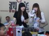 两位美女工作人员