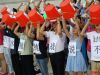 2014年8月22日，河南省鲁山县，民众拿着水桶聚集在中原大佛前，抗议正在中国火热进行冰桶挑战项目。