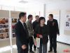 来宾参观地铁文化展览
