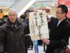 读者现场题字赠予《城市家周刊》