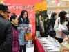 读者查阅图书《小强来了》