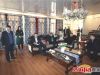 在装修精美的卓达三层模块化别墅内，考察团一行听取了卓达集团领导的详细介绍.