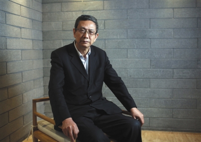 贾康，全国政协委员、财政部财政科学研究所原所长。多次参加国家经济政策制订的研究工作和主持或参加国内外多项课题，多次受中央领导同志之邀座谈经济工作。孙冶方经济科学奖获得者。新京报记者 侯少卿摄