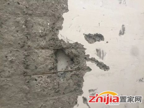 万科地产房屋质量差:用手就能抠下水泥块