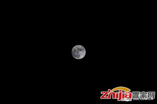 500mm焦距下，月亮升起后，画面中月亮大概只有这么大