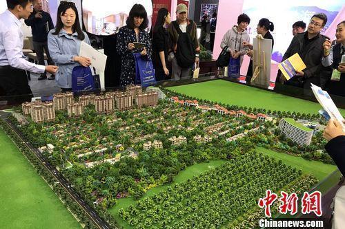半年卖房收入7740亿元 17家房企净利增超2倍