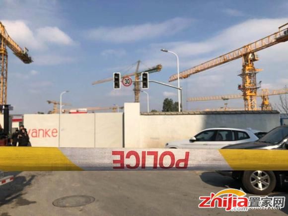 万科回应上海工地事故:在建基坑项目全部停工