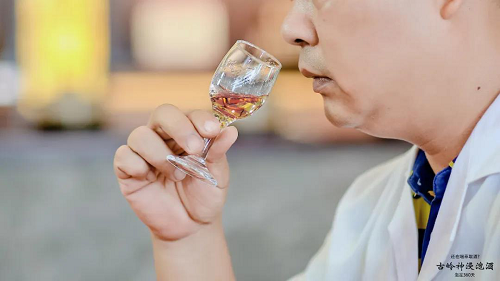 承载着传统工艺的古岭神浸泡酒，正在体现现代人的消费观(图3)